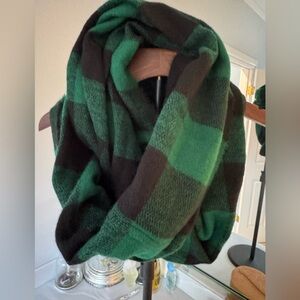 Green and Black Buffalo  Plaid Circle Blanket Scarf